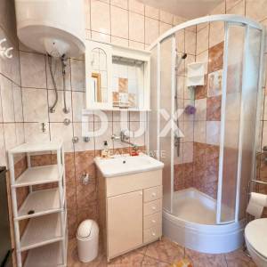 NOVI VINODOLSKI - Kvalitetna kuća s 4 apartmana blizu centra