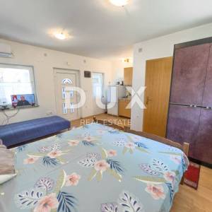 NOVI VINODOLSKI - Kvalitetna kuća s 4 apartmana blizu centra
