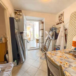 NOVI VINODOLSKI - Kvalitetna kuća s 4 apartmana blizu centra