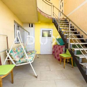 NOVI VINODOLSKI - Kvalitetna kuća s 4 apartmana blizu centra