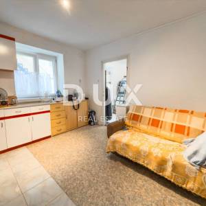 NOVI VINODOLSKI - Kvalitetna kuća s 4 apartmana blizu centra