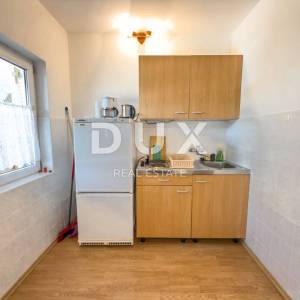 NOVI VINODOLSKI - Kvalitetna kuća s 4 apartmana blizu centra