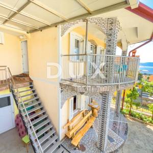 NOVI VINODOLSKI - Kvalitetna kuća s 4 apartmana blizu centra