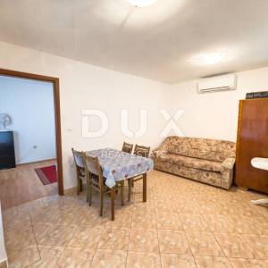 NOVI VINODOLSKI - Kvalitetna kuća s 4 apartmana blizu centra