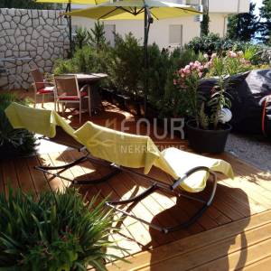 Novi Vinodolski, kvalitetna kuća s 4 apartmana i pogledom na more