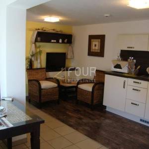Novi Vinodolski, kvalitetna kuća s 4 apartmana i pogledom na more