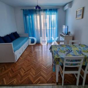 NOVI VINODOLSKI - Lijepi, moderan stan 170 m od mora