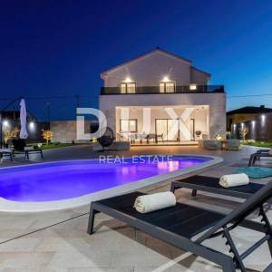 NOVI VINODOLSKI - Moderna vila s bazenom u blizini mora