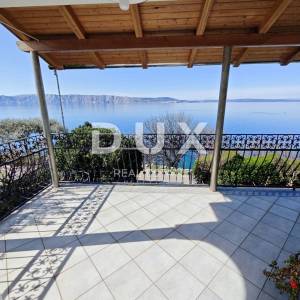 NOVI VINODOLSKI (okolica) - Samostojeća kuća 1. red do mora!