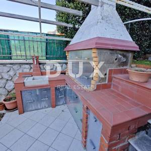 NOVI VINODOLSKI (okolica) - Samostojeća kuća 1. red do mora!