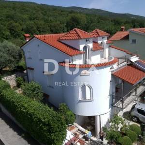 NOVI VINODOLSKI (okolica) - Samostojeća kuća 1. red do mora!