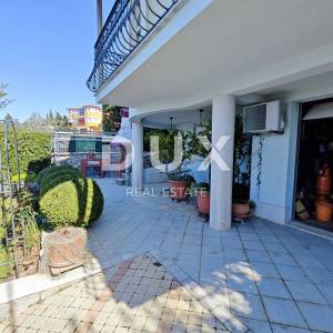 NOVI VINODOLSKI (okolica) - Samostojeća kuća 1. red do mora!