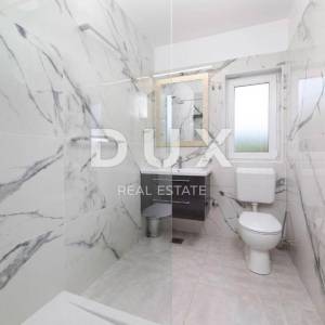 NOVI VINODOLSKI (okolica) - villa 50m od mora s bazenom i garažom