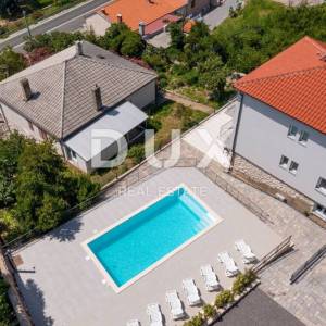 NOVI VINODOLSKI (okolica) - villa 50m od mora s bazenom i garažom
