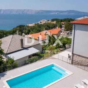 NOVI VINODOLSKI (okolica) - villa 50m od mora s bazenom i garažom