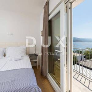 NOVI VINODOLSKI (okolica) - villa 50m od mora s bazenom i garažom