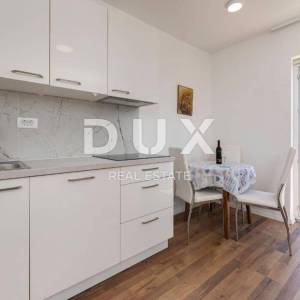 NOVI VINODOLSKI (okolica) - villa 50m od mora s bazenom i garažom