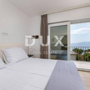 NOVI VINODOLSKI (okolica) - villa 50m od mora s bazenom i garažom