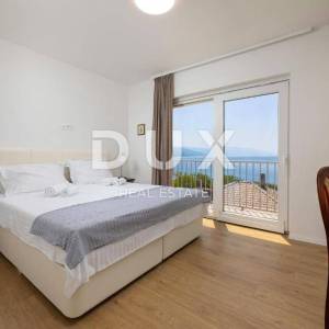 NOVI VINODOLSKI (okolica) - villa 50m od mora s bazenom i garažom