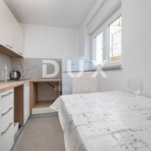 NOVI VINODOLSKI (okolica) - villa 50m od mora s bazenom i garažom
