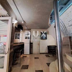 NOVI VINODOLSKI - Poslovni prostor sa skladištem i garsonjerom