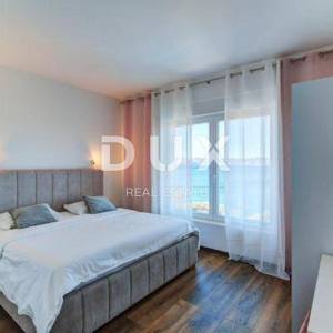NOVI VINODOLSKI - predivna vila s bazenom i panoramskim pogledom na more, 288m2