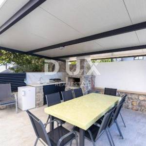 NOVI VINODOLSKI - predivna vila s bazenom i panoramskim pogledom na more, 288m2