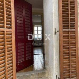 NOVI VINODOLSKI - primorska kuća  50 m odmora