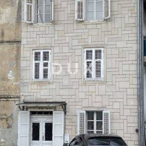 NOVI VINODOLSKI - primorska kuća  50 m odmora