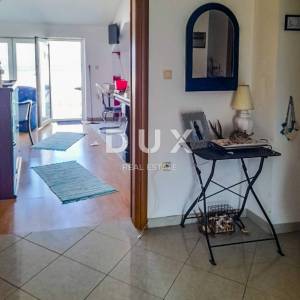 NOVI VINODOLSKI - Prostrani stan s pogledom na more, 150 m od plaže