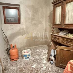 Novi Vinodolski, samostojeća kuća 200m od mora