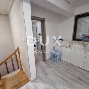 NOVI VINODOLSKI, SMOKVICA - Kuća s vlastitim pristupnim putem do plaže