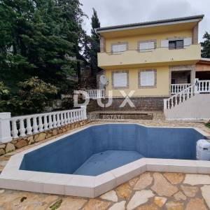 NOVI VINODOLSKI, SMOKVICA - Kuća s vlastitim pristupnim putem do plaže