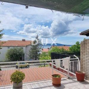 NOVI VINODOLSKI, STAN 2S+DB, 400m od plaže