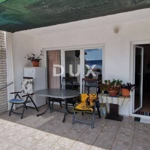 NOVI VINODOLSKI, STAN 2S+DB, 400m od plaže