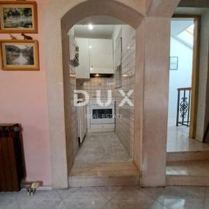 NOVI VINODOLSKI -  Stan, poslovni prostor i garsonjera