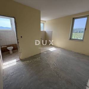 NOVI VINODOLSKI - Unikatna nekretnina za dugoročni najam, poslovna zgrada 3.776 m2, okućnica 9362 m2!