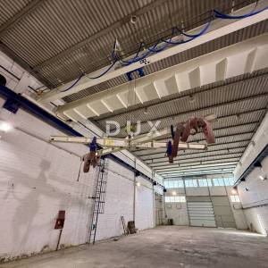 NOVI VINODOLSKI - Unikatna nekretnina za dugoročni najam, poslovna zgrada 3.776 m2, okućnica 9362 m2!