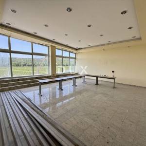 NOVI VINODOLSKI - Unikatna nekretnina za dugoročni najam, poslovna zgrada 3.776 m2, okućnica 9362 m2!