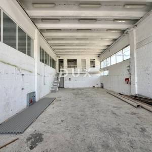 NOVI VINODOLSKI - Unikatna nekretnina za dugoročni najam, poslovna zgrada 3.776 m2, okućnica 9362 m2!