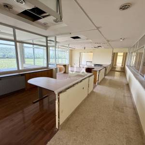 NOVI VINODOLSKI - Unikatna nekretnina za dugoročni najam, poslovna zgrada 3.776 m2, okućnica 9362 m2!