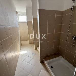 NOVI VINODOLSKI - Unikatna nekretnina za dugoročni najam, poslovna zgrada 3.776 m2, okućnica 9362 m2!