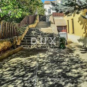 NOVI VINODOLSKI-Vila s smještajnim jedinicama blizu mora!
