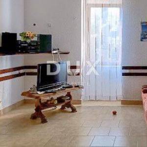NOVI VINODOLSKI-Vila s smještajnim jedinicama blizu mora!