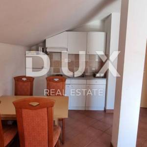 NOVI VINODOLSKI - Zgrada s restoranom, 4 apartmana, 4 sobe, garažom i okućnicom