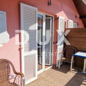 NOVI VINODOLSKI - Zgrada s restoranom, 4 apartmana, 4 sobe, garažom i okućnicom