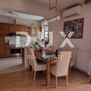 NOVI VINODOLSKI - Zgrada s restoranom, 4 apartmana, 4 sobe, garažom i okućnicom