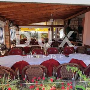 NOVI VINODOLSKI - Zgrada s restoranom, 4 apartmana, 4 sobe, garažom i okućnicom
