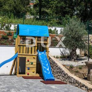 NOVI VINODOSLKI - Vila za odmor s bazenom i pogledom na more