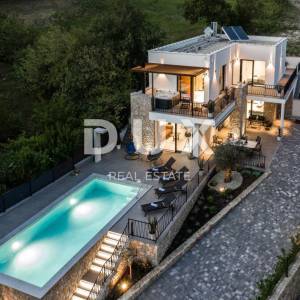 NOVI VINODOSLKI - Vila za odmor s bazenom i pogledom na more